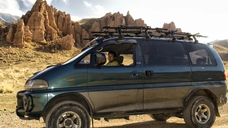 Mitsubishi delica 2. Mitsubishi delica 4x4. Митсубиси делика 2 вд. Тюнингованная делика. Делика 3л.