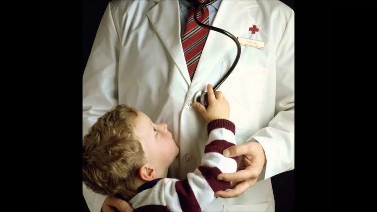 Дети боятся врачей. Доктор для детей. Детский страх врачей. Боязнь больниц и врачей. Ребенок боится в больнице.