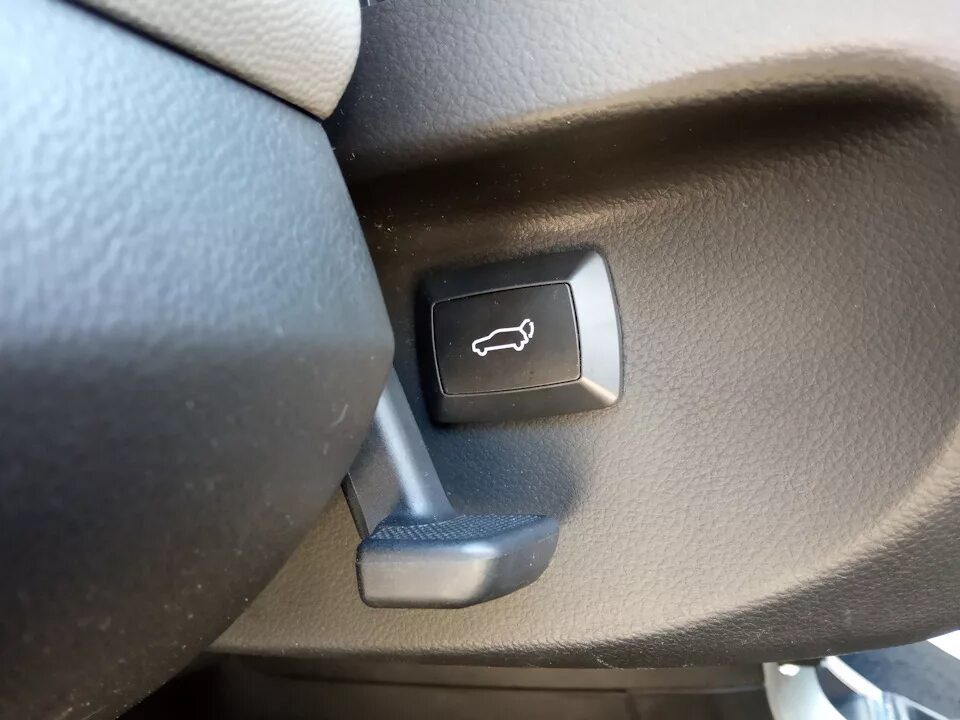 Где находится кнопка бака Бесплатная замена кнопки открывания бака на Hyundai Hyundai Santa Fe (2G), 2,2