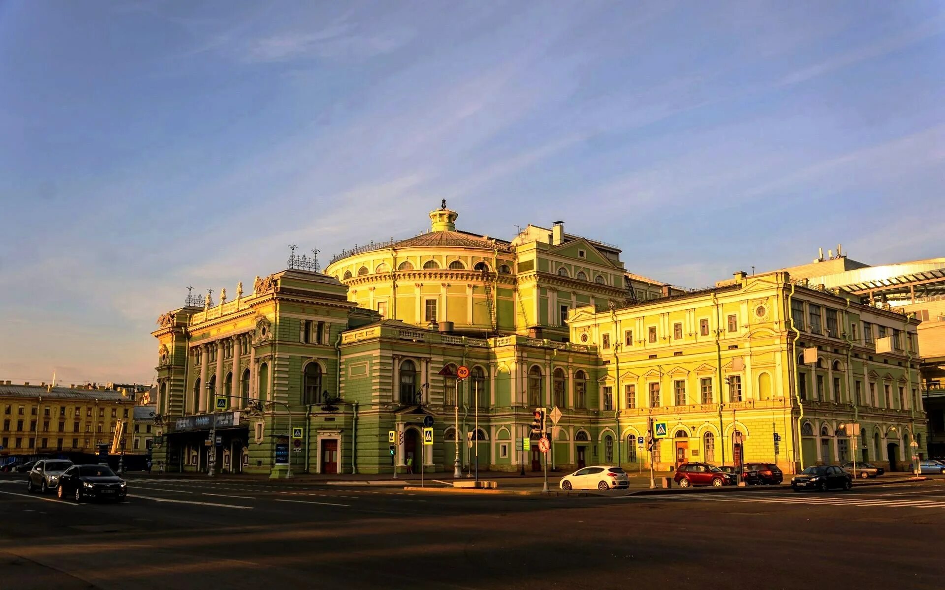 Театр Мариинка в Санкт-Петербурге. Мариинский театр Петербург. Марианский театр Питер. Мариинский театр архитектура. Мариинка питер