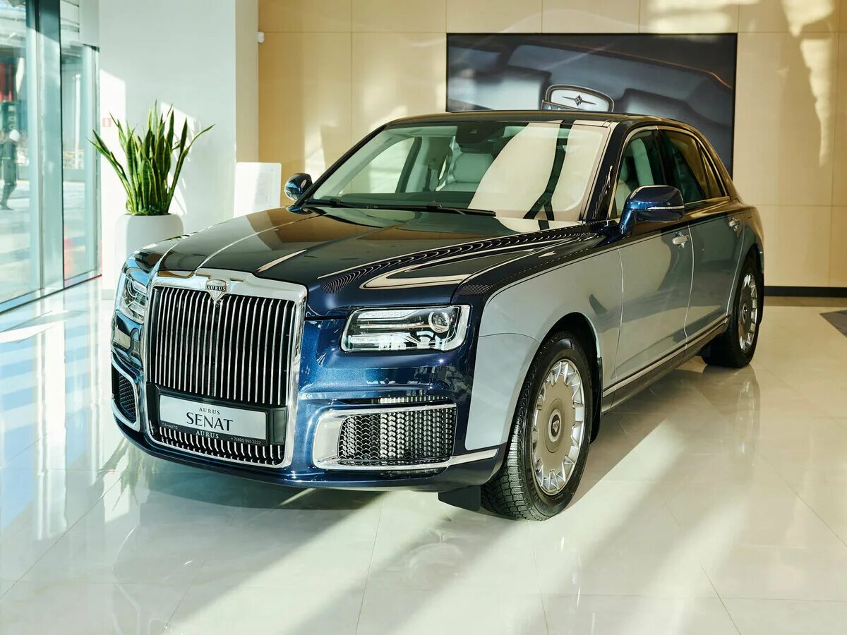 Aurus Senat Limousine. Это лимузин представительского класса. Оснащается двигате