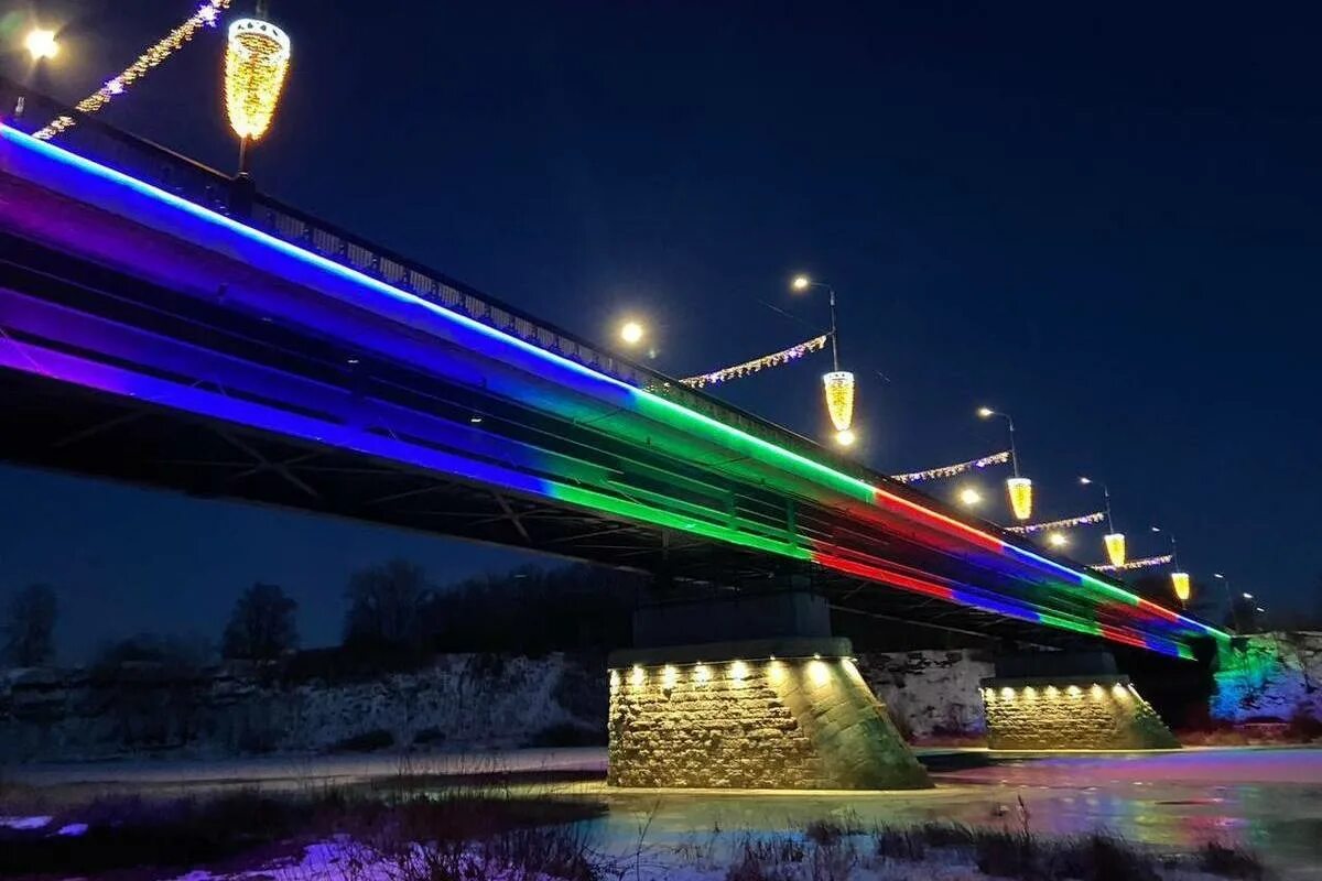 У каких мостов есть художественная подсветка