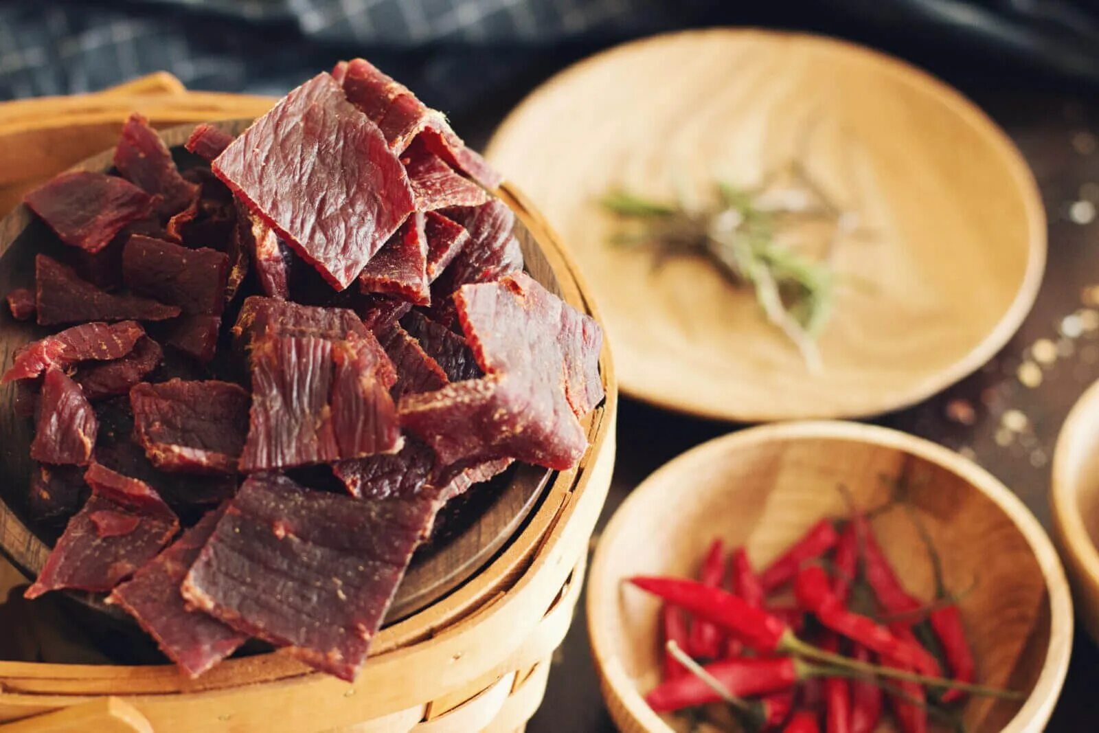 Dried meat. Мясо вяленое джерки вяленое. Сушеное мясо джерки. Джерки вяленая оленина. Джерки говядина.