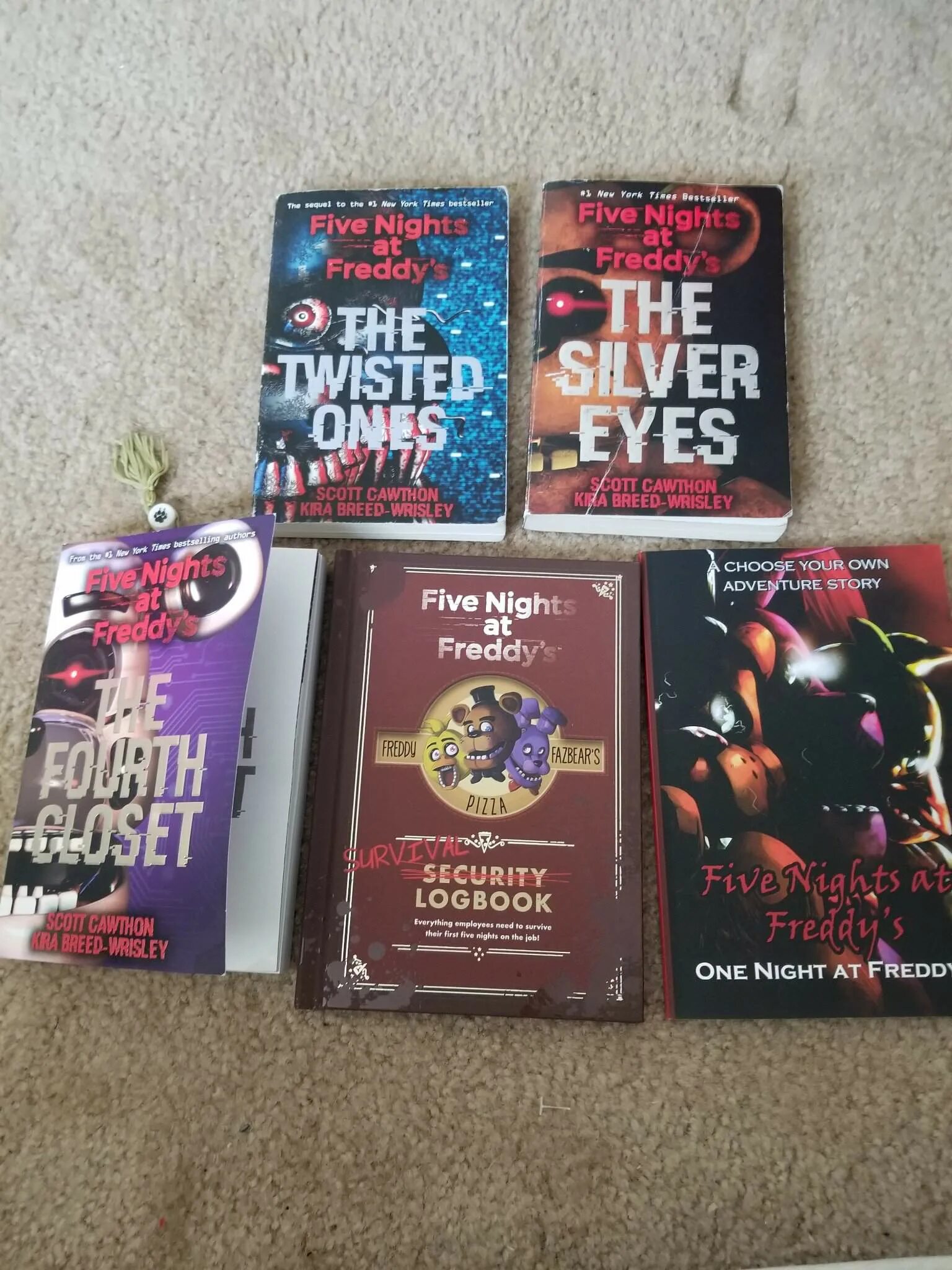 книги фнаф на английском. книги фнаф. первая книга фнаф. фнаф книга 3. книги фнаф на английском.