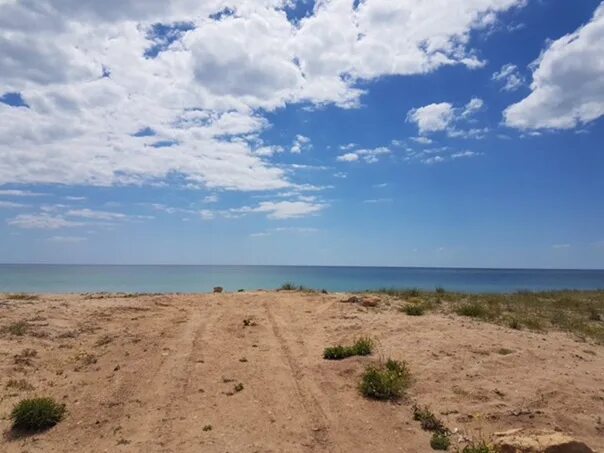 Отмель в азовском море. Северное море самое опасное. Черноморская набережная феодосия. Атлантический бриз. Абхазия море октябрь.