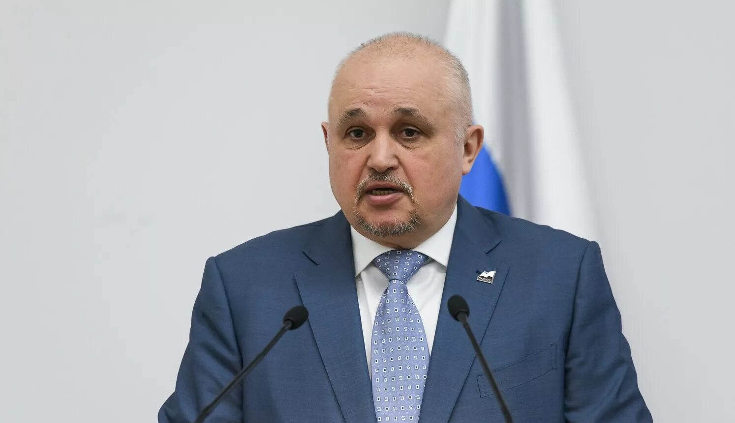 Цивилев губернатор кемеровской википедия. Губернатор кузбасса цивилев. Губернатора кузбасса сергея цивилёва. Цивилев губернатор кемеровской википедия. Губернатор кузбасса цивилев.