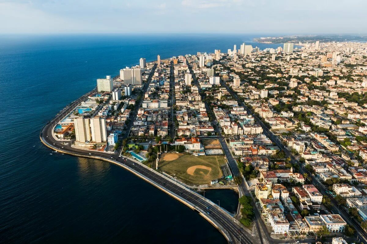 Гавана куба старый город. Сьюдад-де-ла-гавана. Куба столица гавана достопримечательности. Гавана куба экскурсии. Столица кубы гавана.