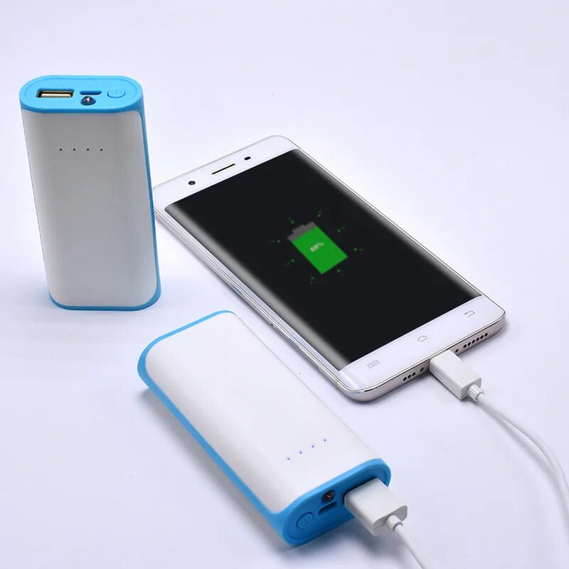 Переносный аккумулятор телефона. Iphone Mini и Power Bank. Внешний аккумулятор к самсунг а 7. Пауэр Бэнк зарядка для айфона. Повербанк портативный аккумулятор.