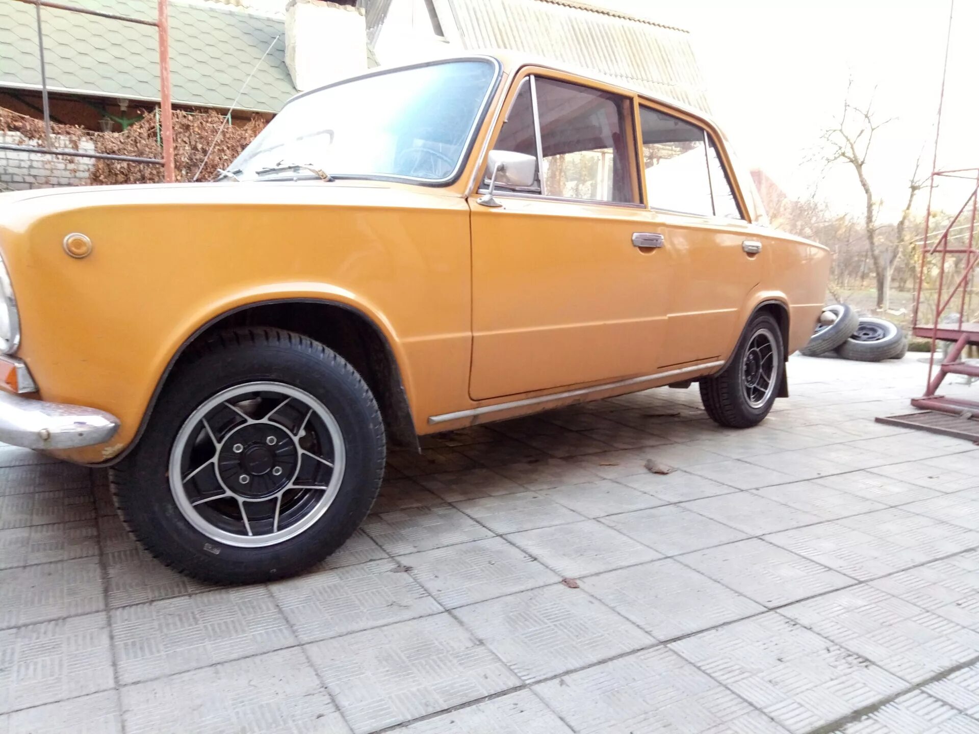 Диски borbet на ваз 2107. Ваз 2106 на r20. Литые диски на классику. Ваз 2107 на литье. Диски кик на ваз 2107.