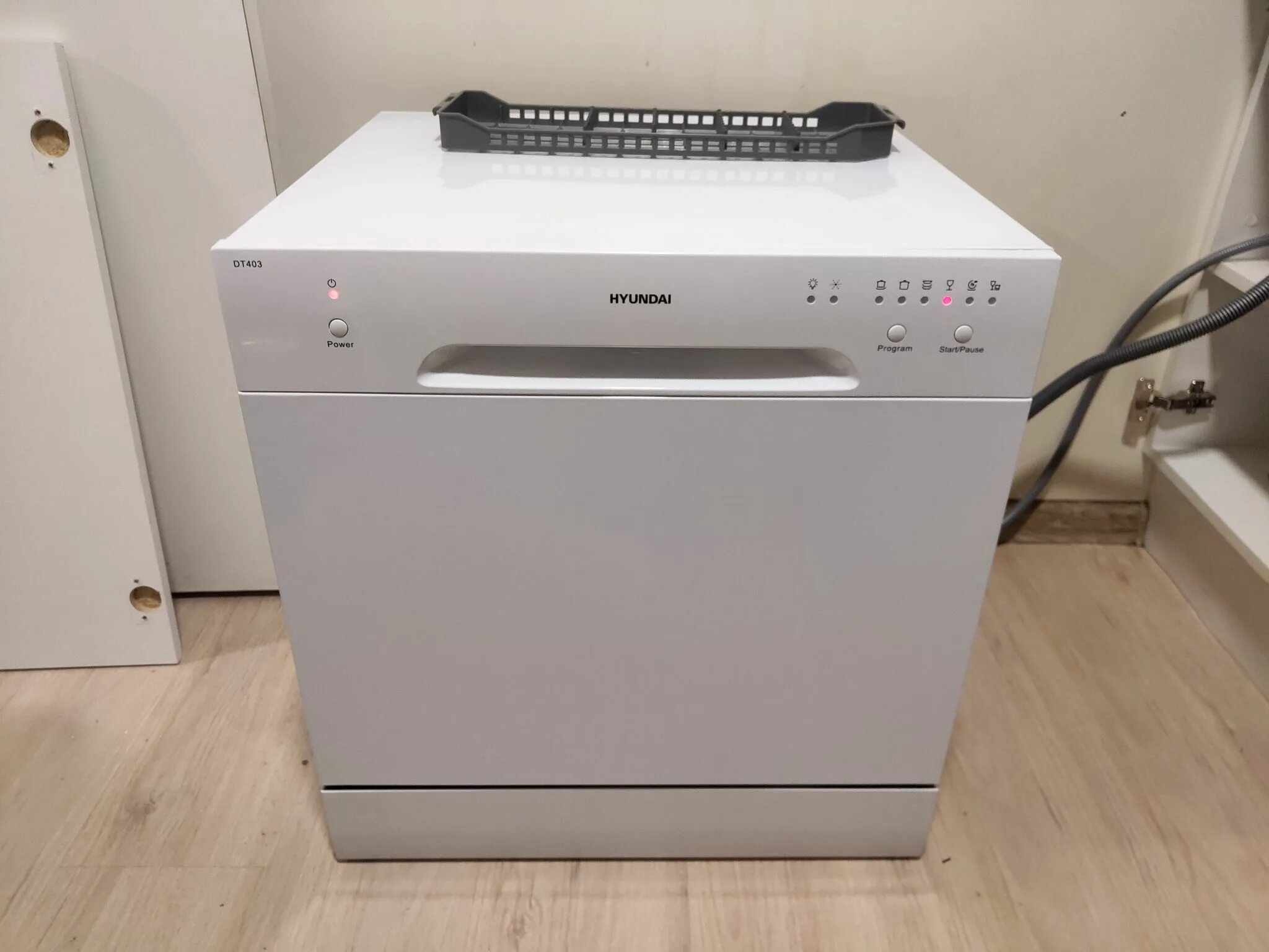 Посудомоечная hyundai dt305 белая. Посудомоечная машина хендай дт 305. Hyundai dt301. Hyundai dt301. Посудомоечная машина настольная hyundai dt303.