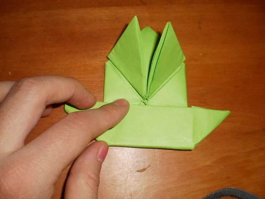 Оригами лягушка из бумаги 2 класс математика. Оригами из бумаги для детей лягушка. Лягушка попрыгушка оригами. Лягушка из бумаги на руку. Голова лягушки из бумаги.
