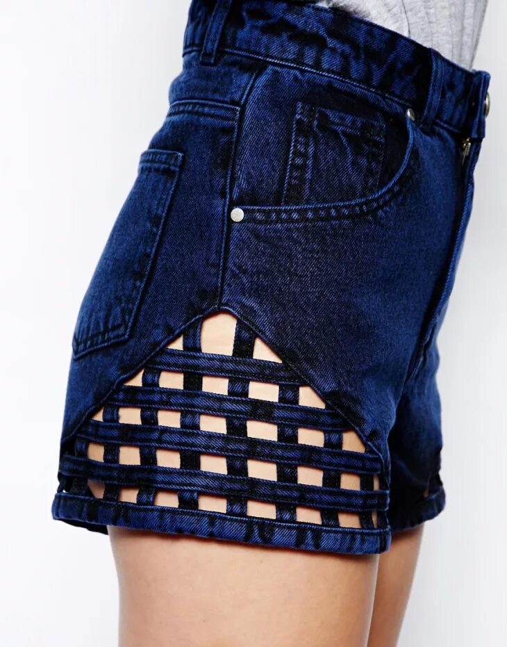 Шорты из старых джинсов. Джинсовая юбка со вставками. Юбка из джинсовых шорт. Джинсы из кусков. Шорты в стиле пэчворк.