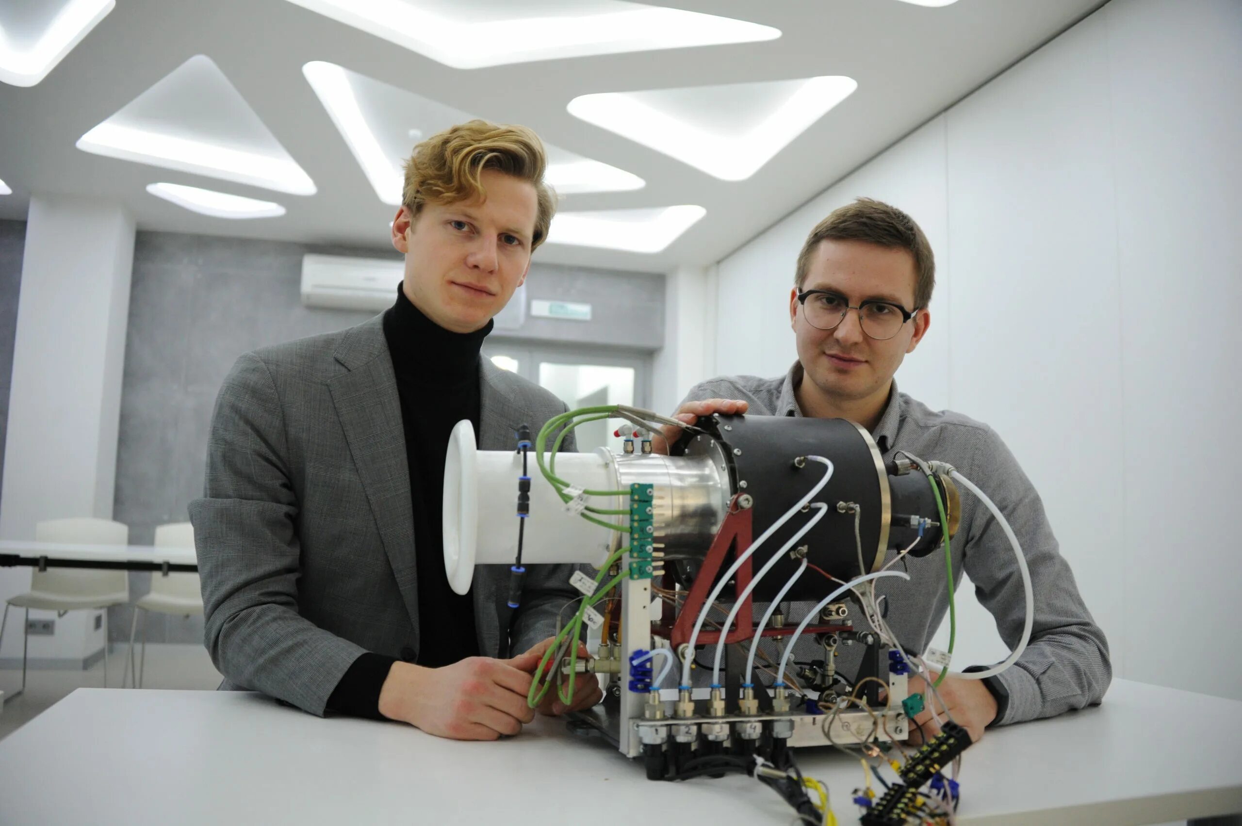 Технопарк сколково экскурсии. Инжиниринговый центр мгри. Технопарк сколково конференция. Инновационный центр сколково москва. Центральные инновации.