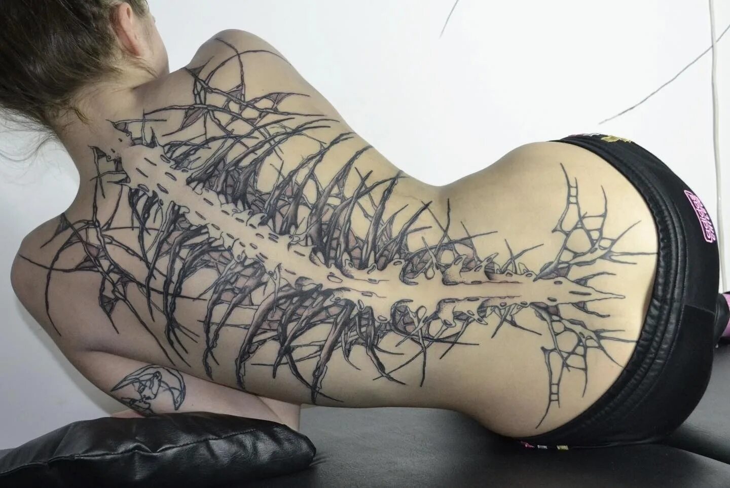 Модные тату для мужчин 2021. Татуировки 2023 женские абстрактные. Лучшие тату 2023. Модные татуировки для мужчин. Лучшие тату 2023.