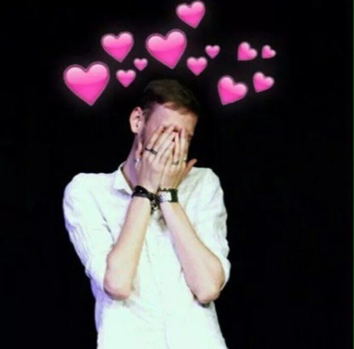 Над головой арсения появилась. Божественно мем. Над головой арсения появилась. Арсений попов. Мужчина с нимбом.