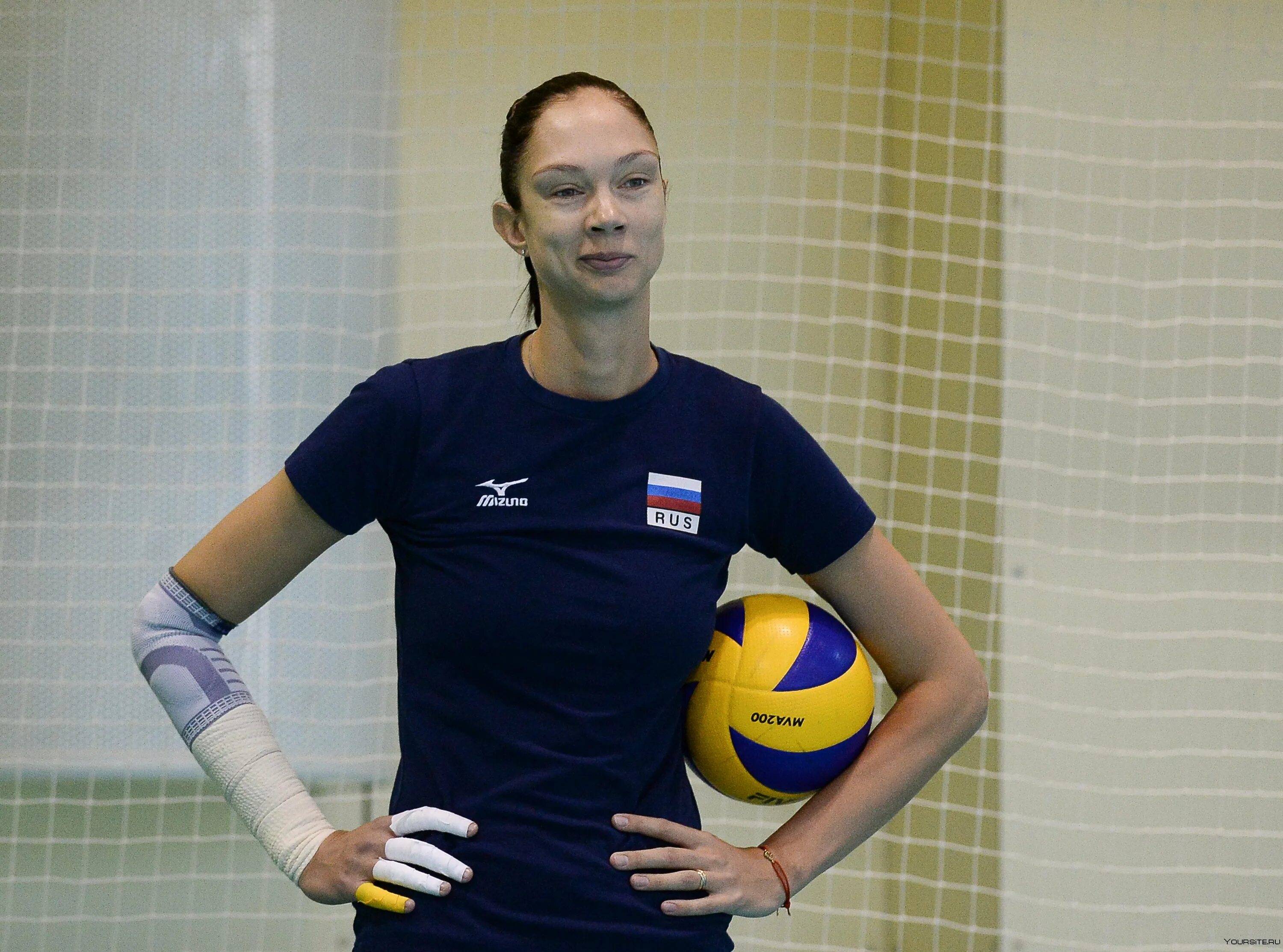 Тренер волейбол женщины. Бузато тренер волейбол. Тренер волейбол женщины. Тренер женской сборной россии по волейболу. Тренер по волейболу сборной рф.