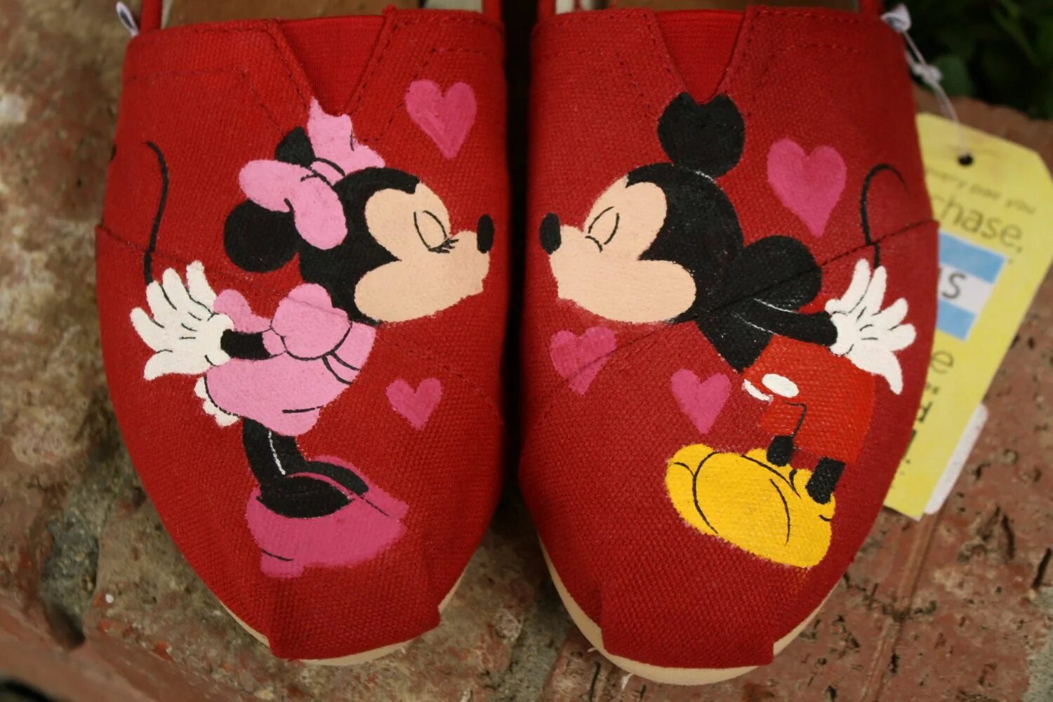 Nice toms. Тапки с микимаусом. Микки Маус Shoes. Обувь с Минни. Minnie Mouse эспадрильи.