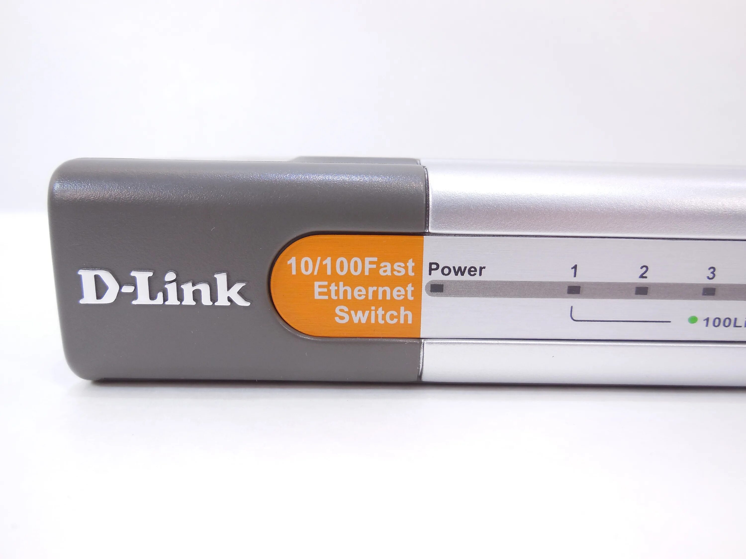 D-link des-1008a. Коммутатор d-link des-1008d/Pro. D link 1008d. D link des 1008d подключение. Мигает power