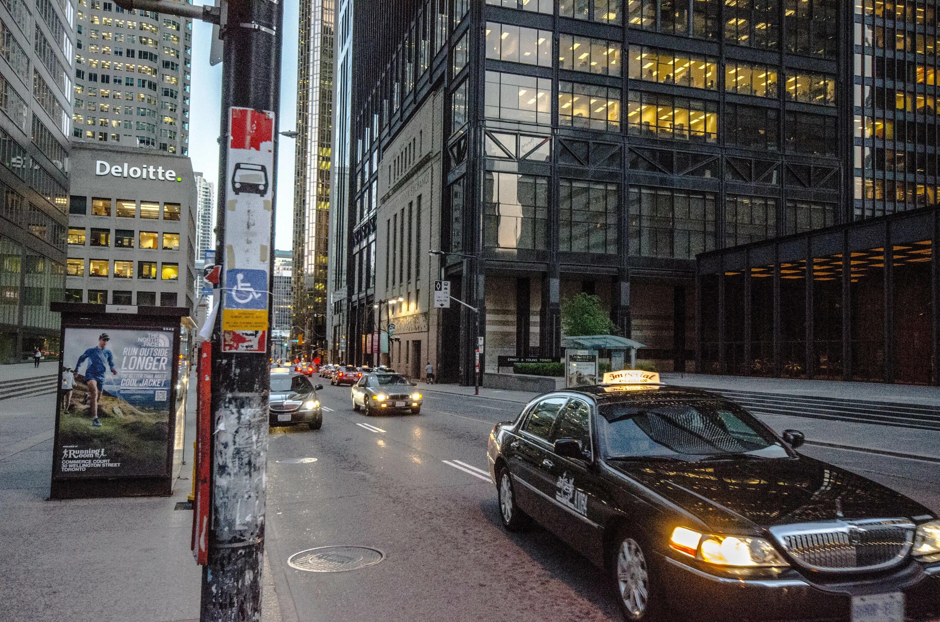 Торонто канада фото улиц города. Кенгститон стрит. Bay street. Bay street. Центральная улица торонто.