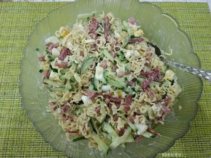 Салат с роллтоном