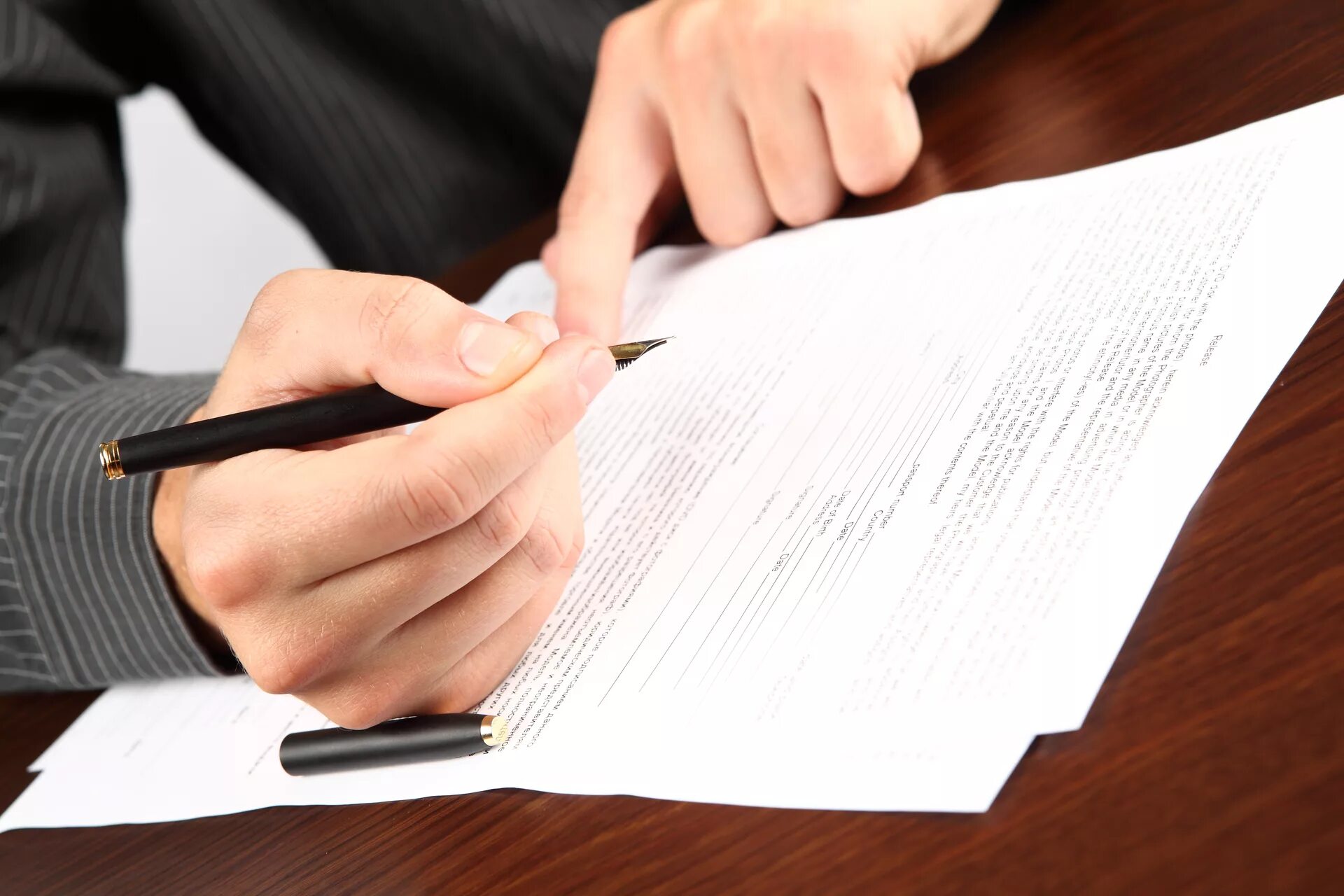 Порядок возмещения работником причиненного ущерба. Возмещению ущерба работодателю. Возместить ущерб. Компенсация ущерба. Составление правовых документов.