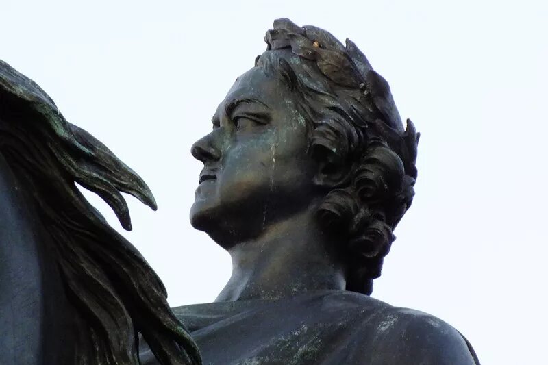Голова петра 1 на медном всаднике. Голова петра 1 на медном всаднике. Медный всадник памятник петру 1. Мари анн колло голова петра 1. Медный всадник памятник в санкт-петербурге глаза.