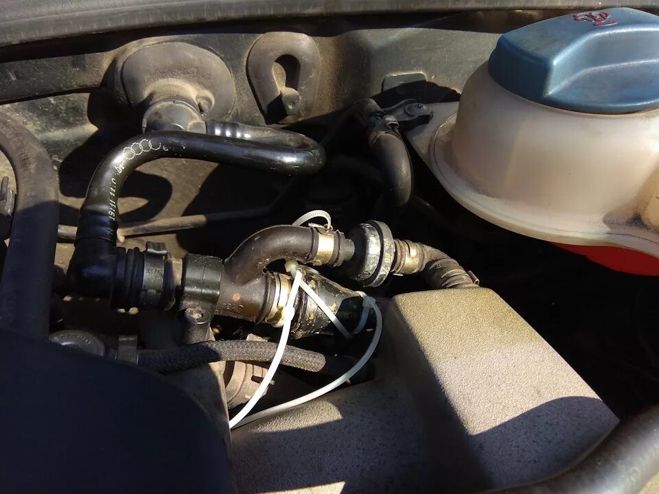 Пассат б5 плохо заводится. Эжекционный насос passat b5 1.8t. эжекционный насос пассат б5+. эжекционный насос passat b5.5. обратный клапан пассат б5 1.8 турбо.