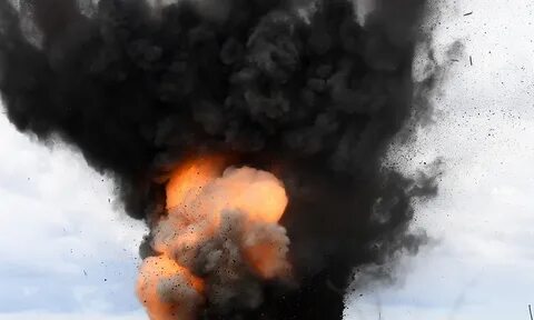 Между взрывом