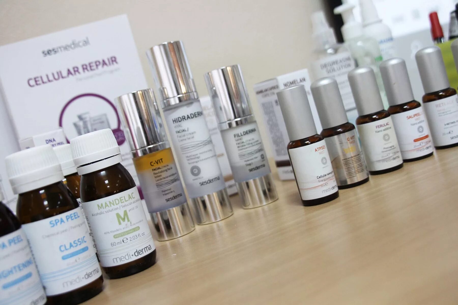 Миндальный пилинг манделак. Пилинги сесдерма медидерма. Миндальный пилинг медидерма протокол. Феруловый пилинг sesderma. Пилинги сесдерма медидерма.