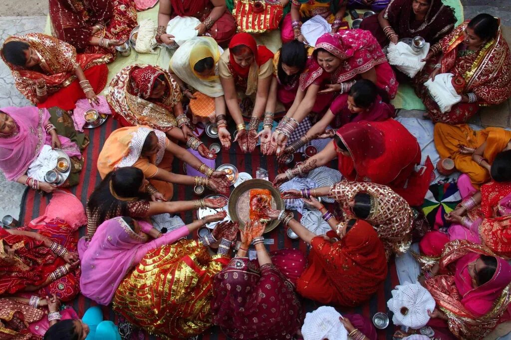 Этикет индии. Карва-чаутх. Гостеприимство в Индии. Карва Чоут в 2015. Традиции гостеприимства в Индии.