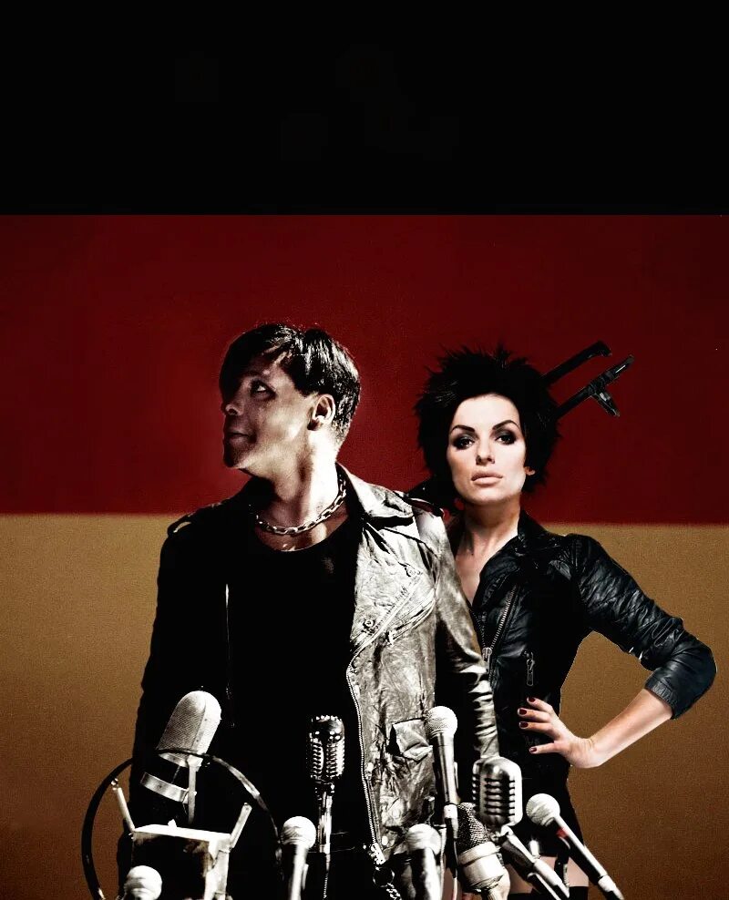 Перевод песни rammstein moskau. Группа тату и рамштайн. tatu rammstein пружинки. тату рамштайн. rammstein moskau тату.