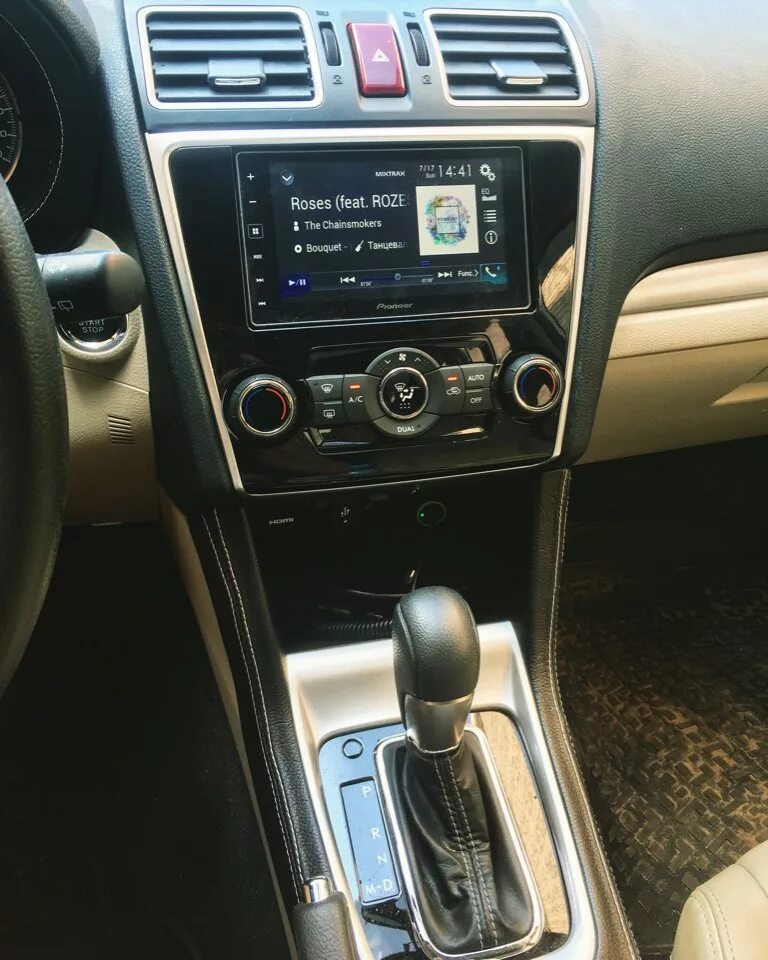 Подстаканник subaru xv levorg. Субару леворг 1. Аудиосистема субару xv 2021. Магнитола на субару леворг 2015. Рамка субару леворг.