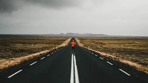 Без пути и без дороги ходит