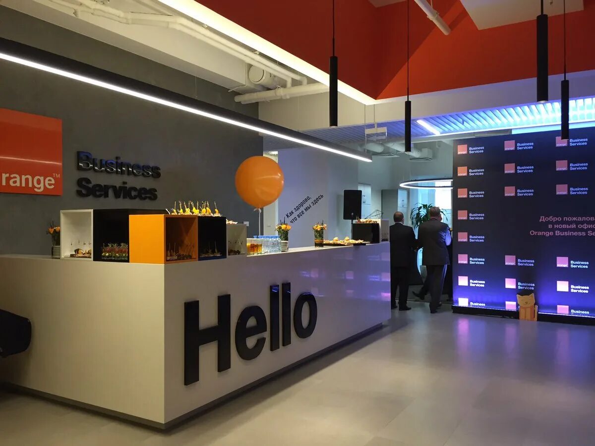 Orange choose. Оранж бизнес Сервисез. Orange mobile офис. Интерьеры Orange Business services. Orange Business Самара.