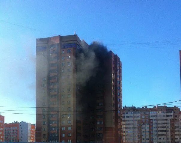 Пожар в Деме Уфа. Пожар в Деме Уфа сейчас. Дёмский рынок в Уфе пожар. Горит многоэтажный дом Казань. Сгорела многоэтажка в твери