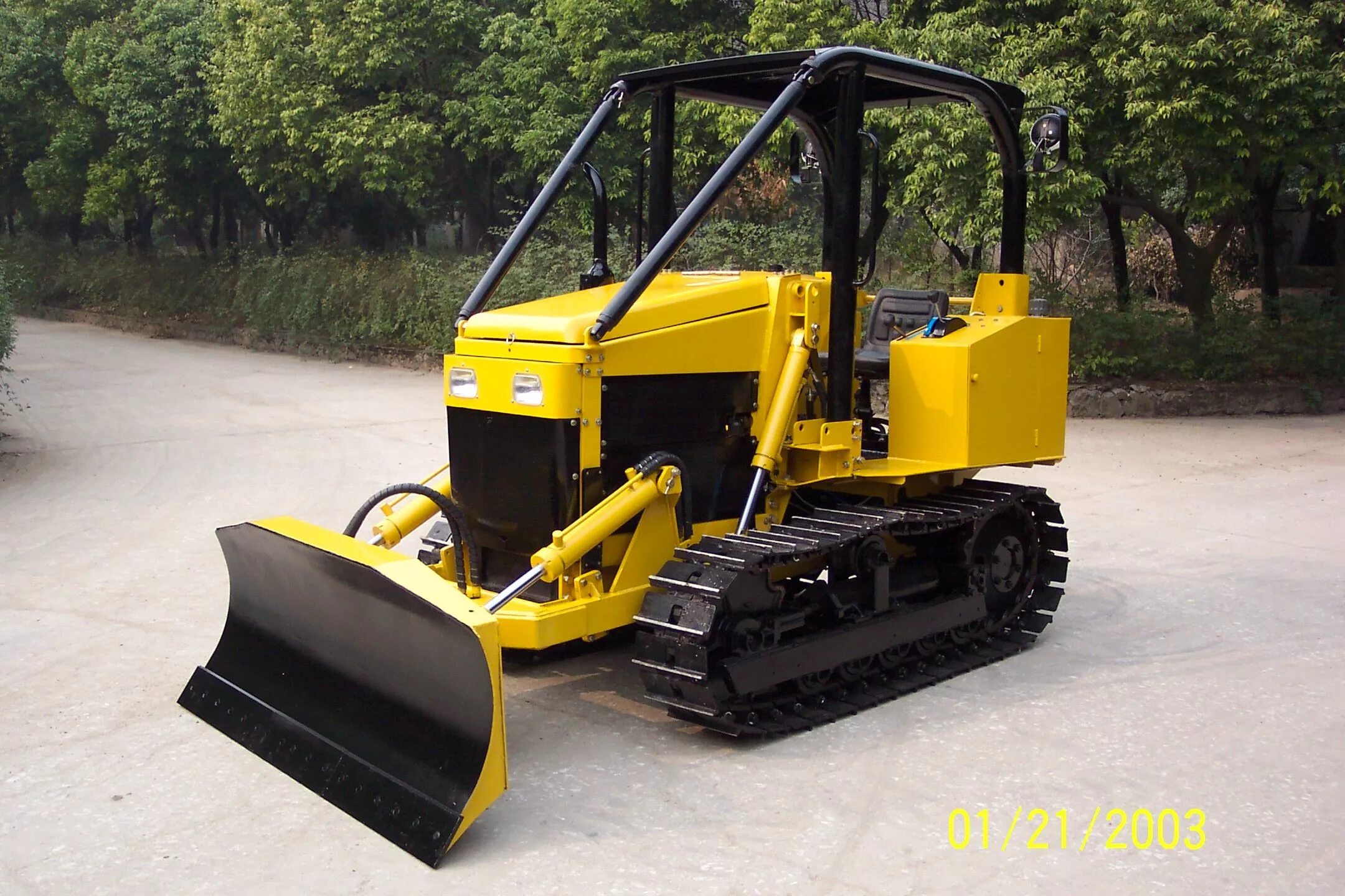 Минитрактор гусеничный microtrac mt-1s. Трактор гусеничный caterpillar 816d. Трактор т-40 гусеничный. Трактор бизон гусеничный. Бульдозер кат брудер.