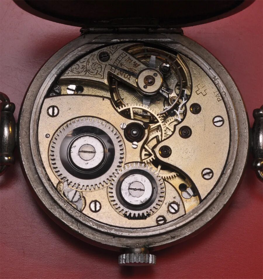 Часы диаметр 30 мм. Настенные часы rhythm cmg 412. Встраиваемые капсульные часы. Диаметр часов 42 мм на руке. Часовая капсула quartz.