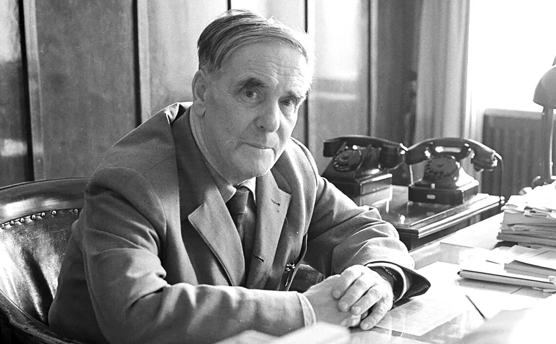 Капица продюсер. Портрет п. П л капица достижения. Капица химик. Петр леонидович капица (1894–1984).