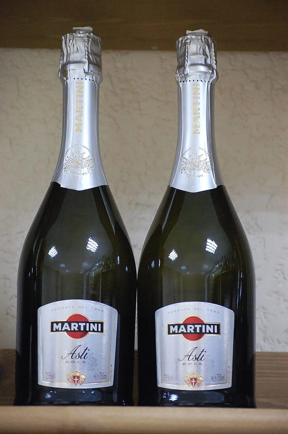 Мартини асти полусладкое. Мартини асти 0,2. Мартини асти шампанское. Бутылка мартини шампанское. Мартини асти шампанское.