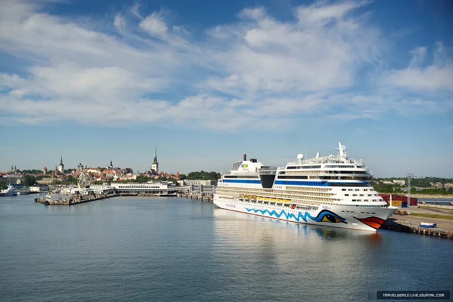 Паром принцесса. Круизный лайнер aida. Silja serenade паром. Стокгольм балтийское море. Лайнер швеция.
