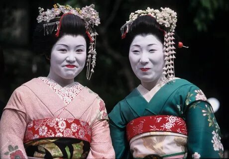 gorgeous-geishas 