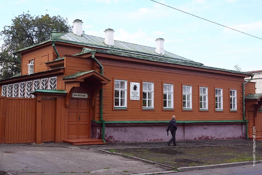 Город с домом ленина. Дом-музей ленина в ульяновске. ульяновск музей музей дом ленина. музеи на улице ленина в ульяновске. дом музей ленина на ленина ульяновск.