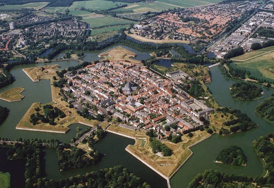 Европа с птичьего. Наарден (naarden) - город–крепость. нарден нидерланды. город наарден нидерланды. голландия нидерланды с высоты птичьего полета.