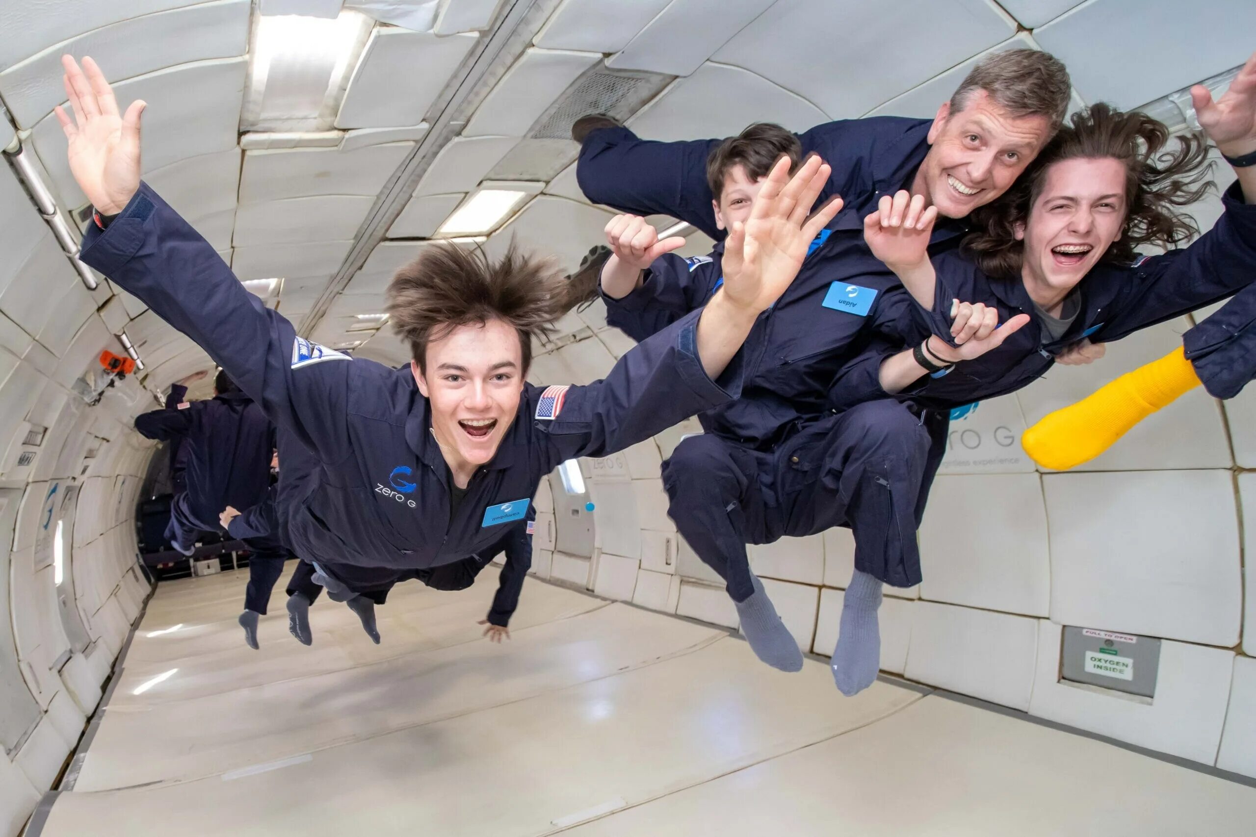 Zero g Gravity. Съемки в космосе. Полет в невесомости. Нулевая Гравитация. Искрами до неба в невесомости паря