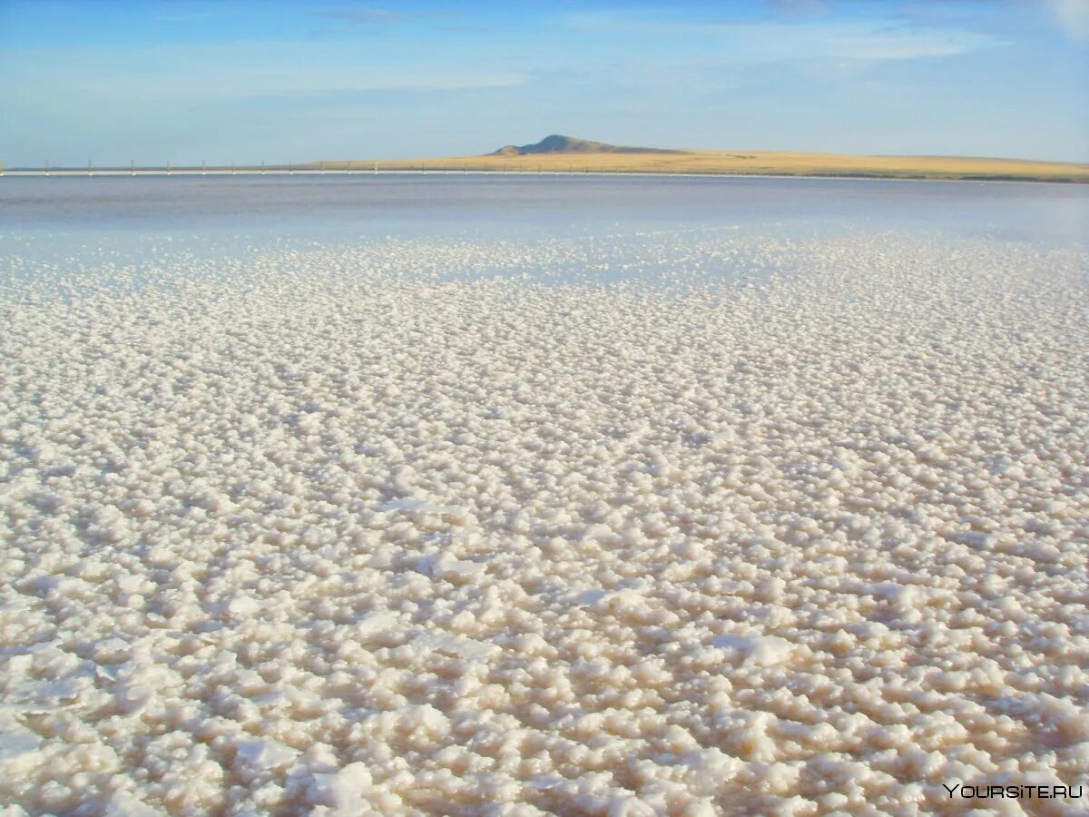 Астрахань соленое озеро. Добыча соли в древности. Морские солончаки. Соляного остаюсь. Озеро эльтон добыча соли.