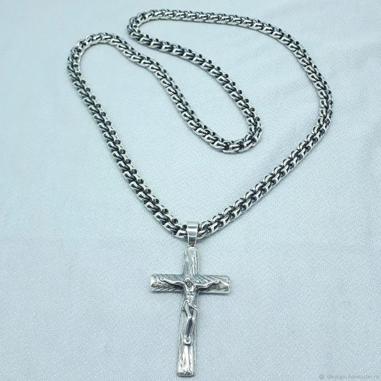 Цепь бисмарк с крестом серебро. Серебряные цепочки с крестом. Серебряный крест бисмарк. Цепочка с крестом серебро. Цепочка с крестом серебро.