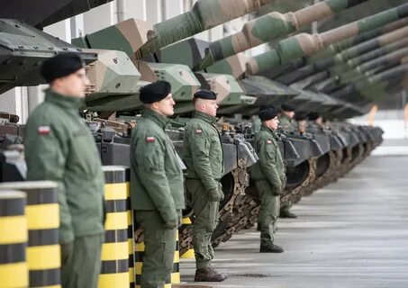 Военнослужащим поднимут