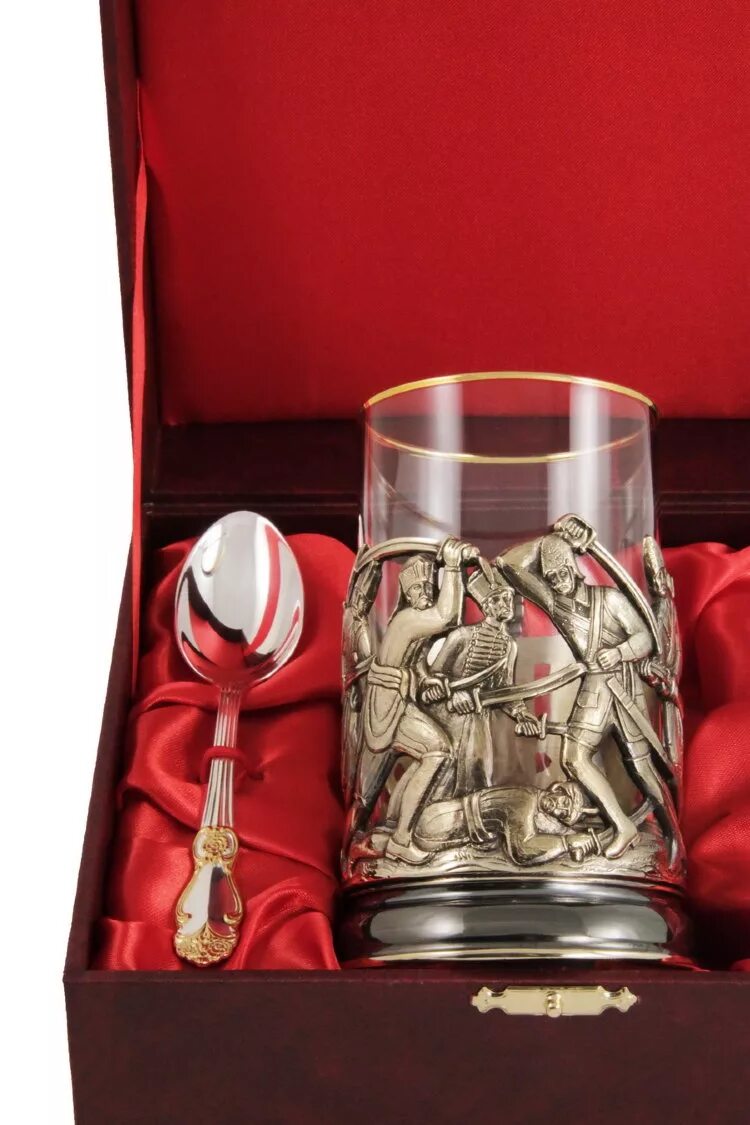 Красивые подарки для девушки. Мужчина держит подарок. Самый дорогой подарок. Роскошные подарки. Анонимные подарки от богатых.