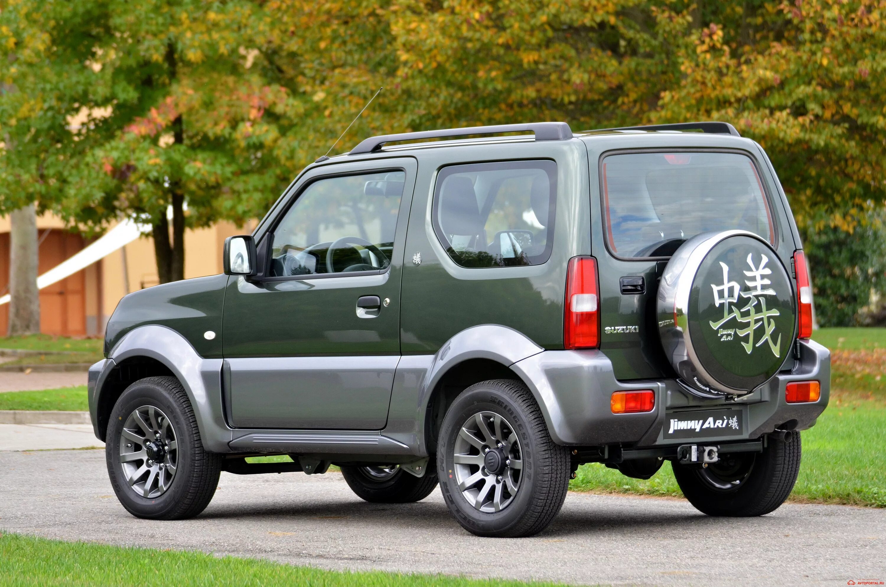 Дешевый полный привод. Suzuki Jimny 2022. Сузуки Джимми 2022. Сузуки Джимни 2022. Маленький джип Сузуки Джимни.