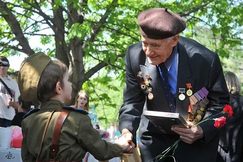 Когда поздравляют ветеранов